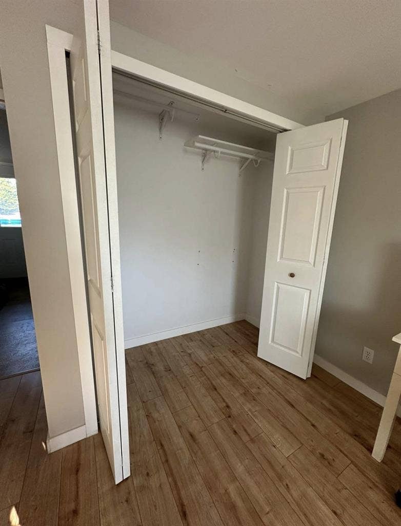 1 room available in 2 bedroom house