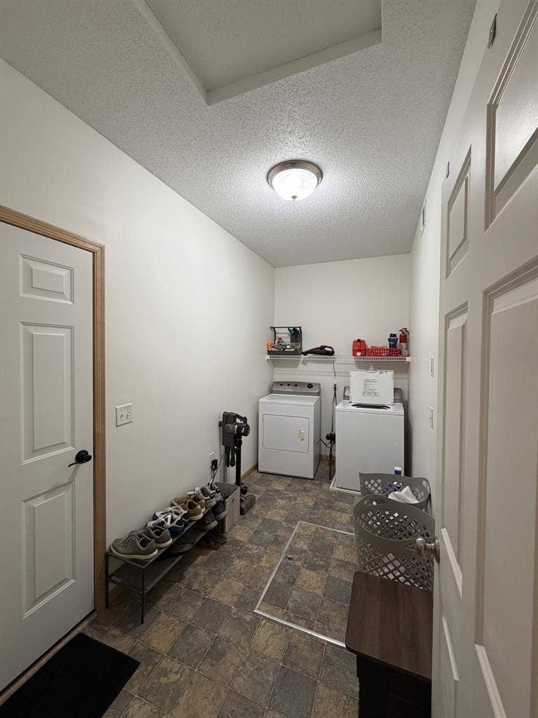 1 Bed w/ Private Bath