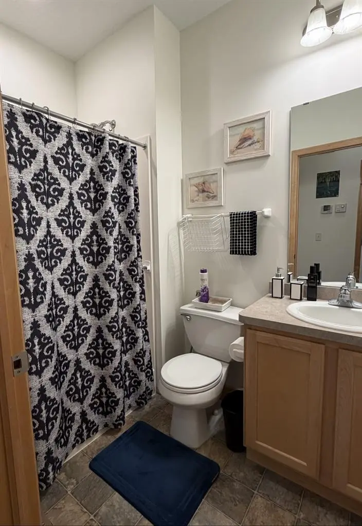 1 Bed w/ Private Bath