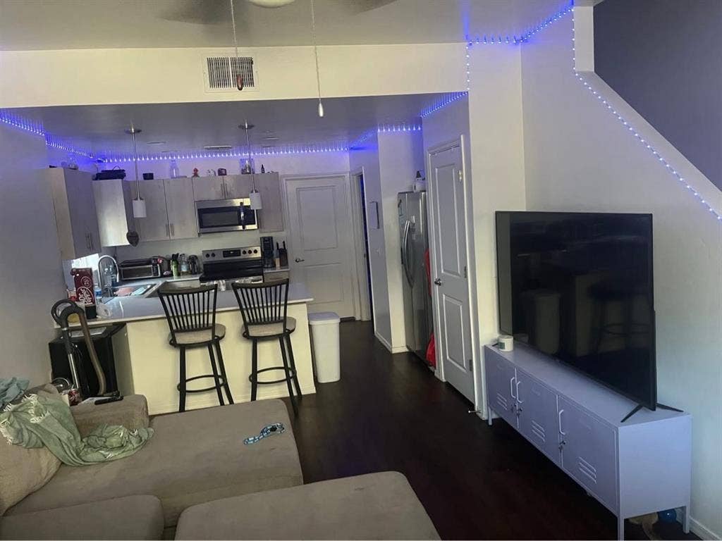 Looking for 1 more Roommate