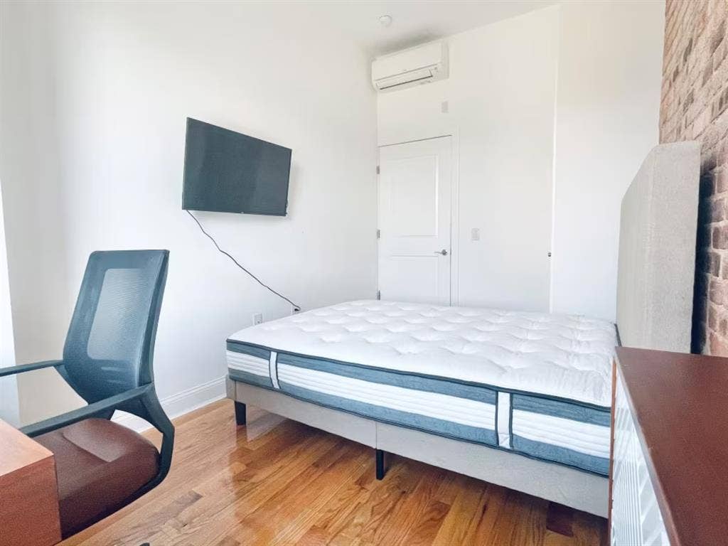 Room for Student or Professional