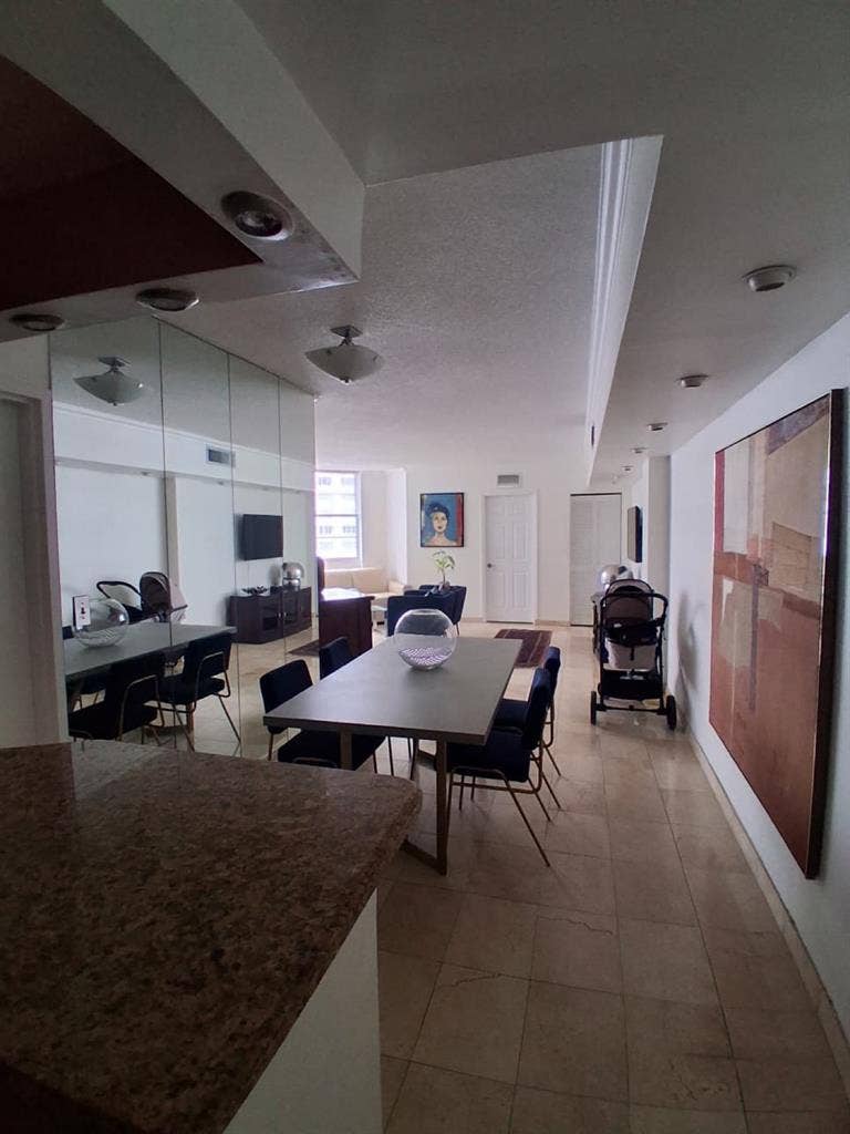 Private room w bathroom in Brickell