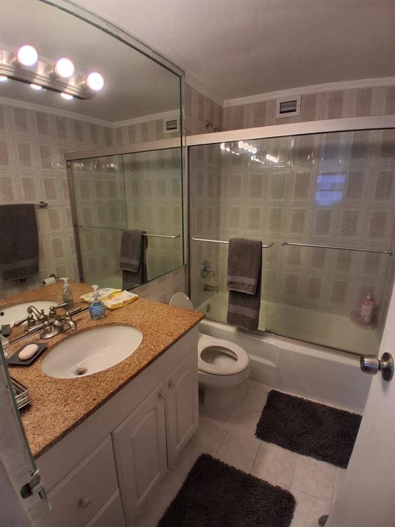 Private room w bathroom in Brickell