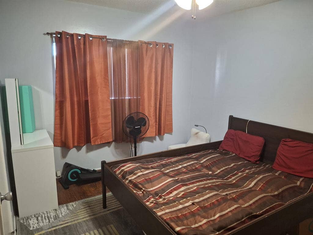 Modest furnished cozy private room