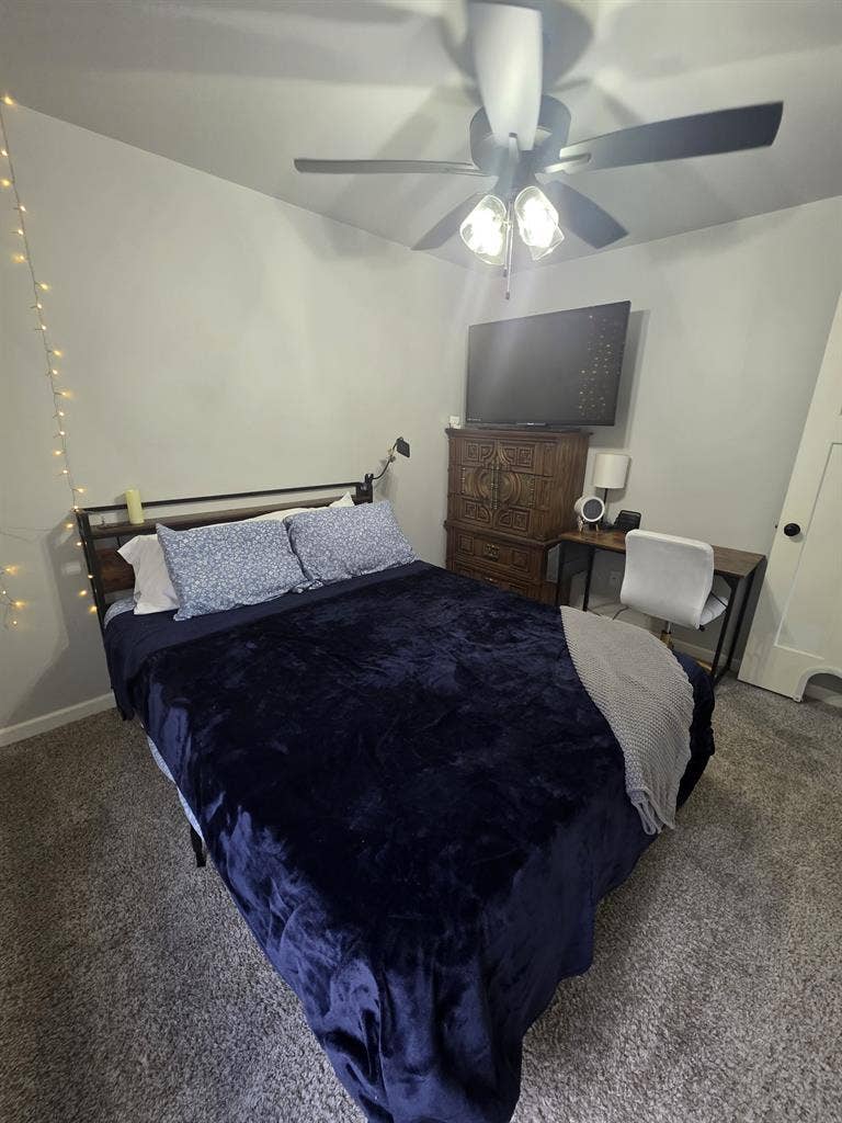 Room for rent in 3 bed home