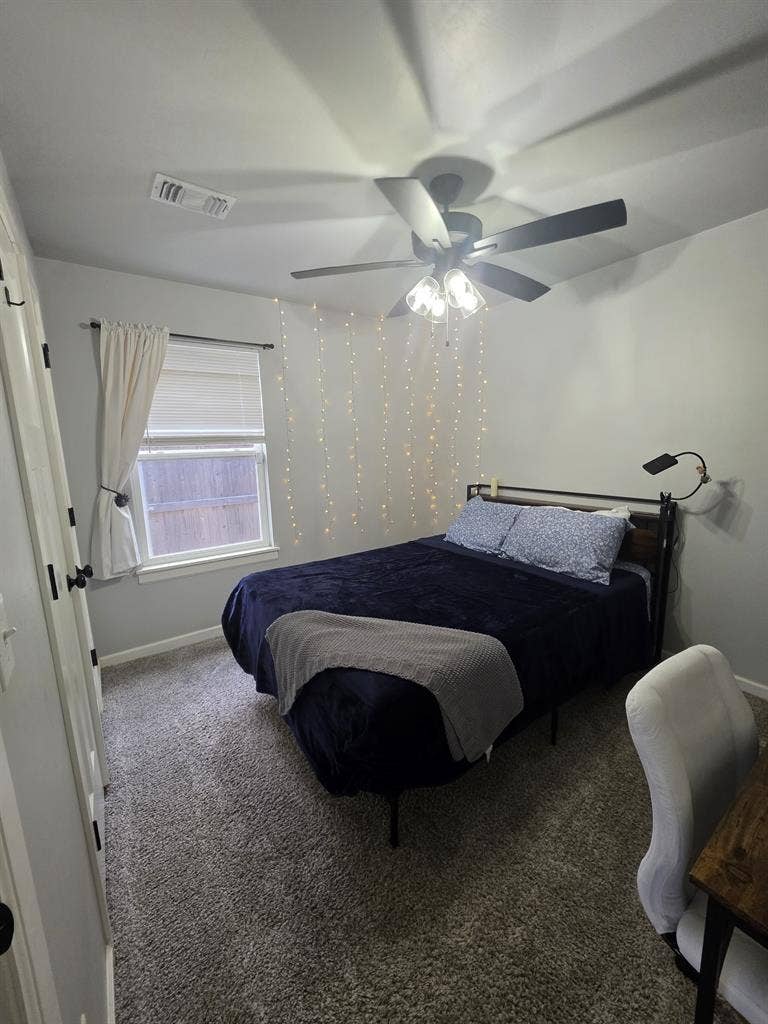 Room for rent in 3 bed home