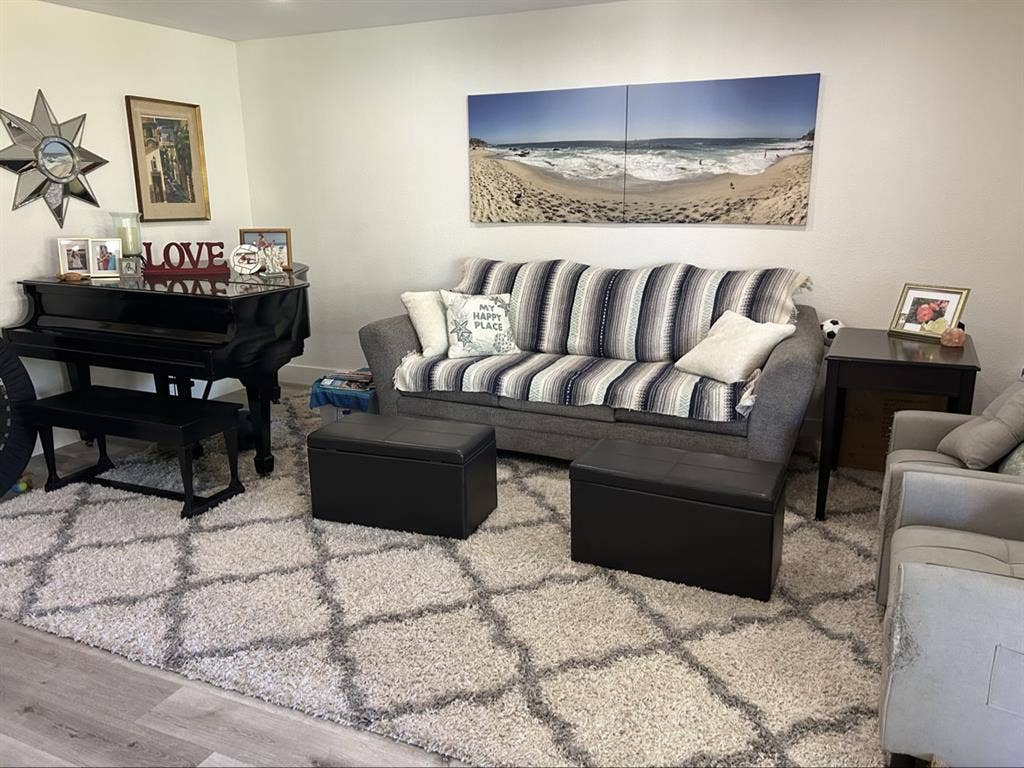 Large room in shared 2 bed condo