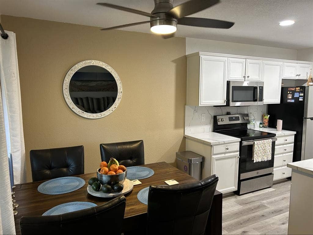 Large room in shared 2 bed condo
