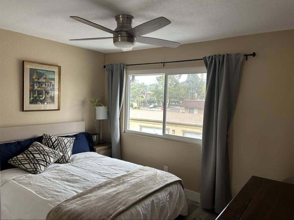 Large room in shared 2 bed condo