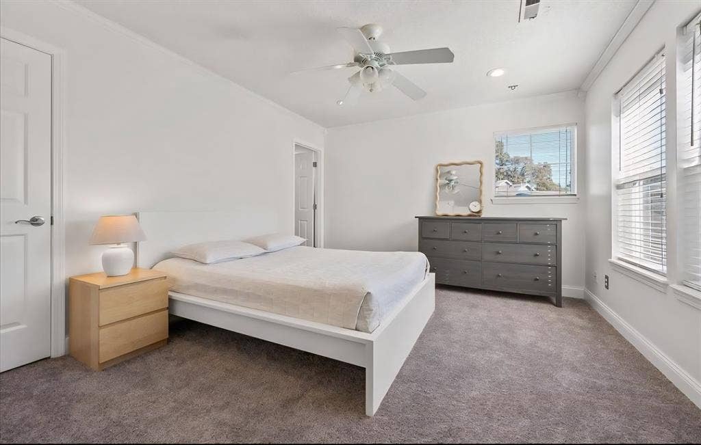 Bdrm, bthrm, walk in closet