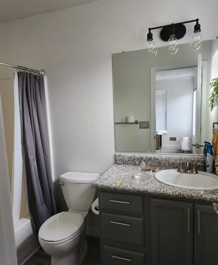 Bdrm, bthrm, walk in closet