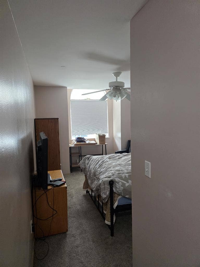 Furnished Room/Quiet Neighborhood