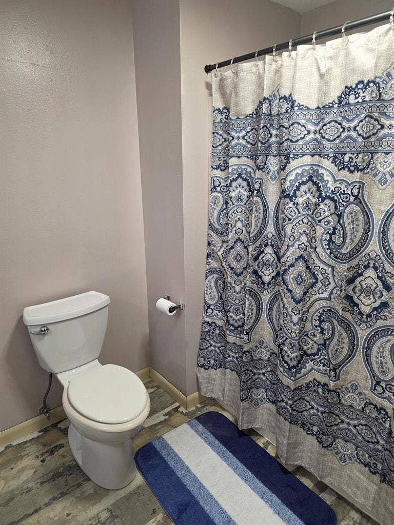 Furnished Room/Quiet Neighborhood