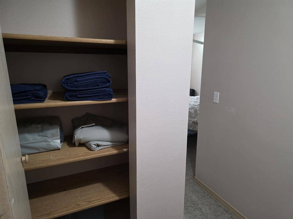 Furnished Room/Quiet Neighborhood