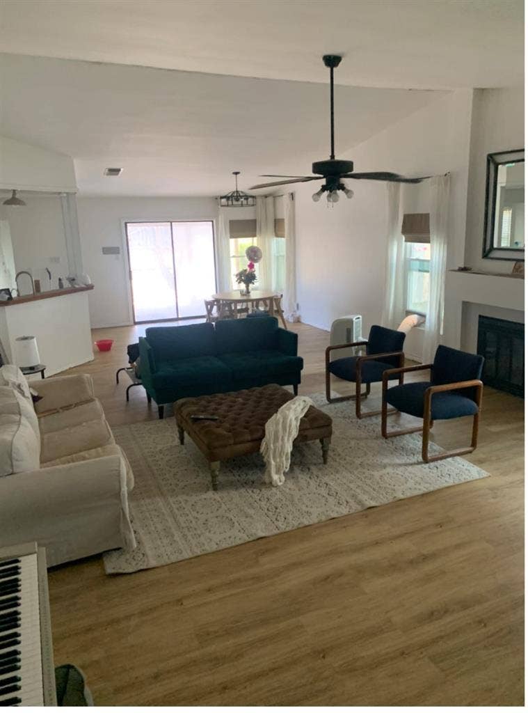 2 rooms available for rent