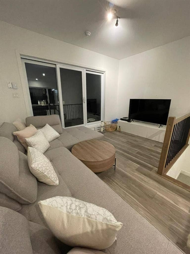 Has a room to rent