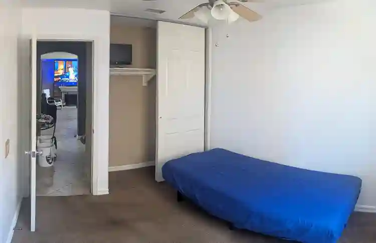 Room for rent in Colton