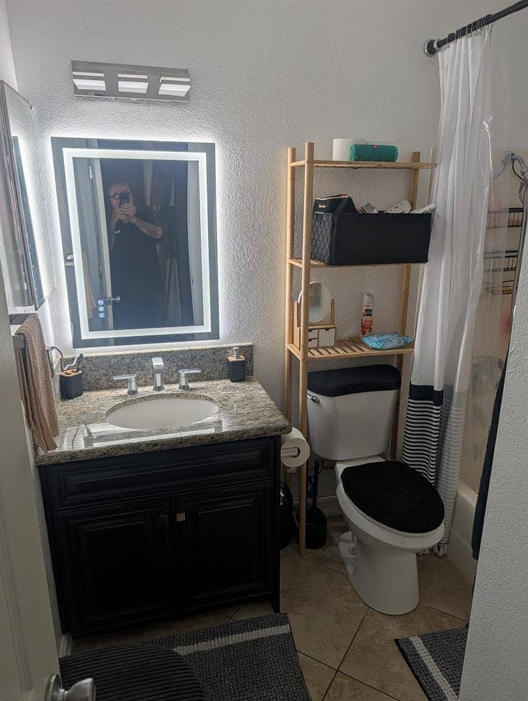 Room for rent in Colton