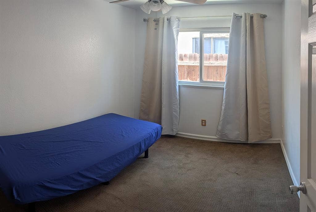 Room for rent in Colton