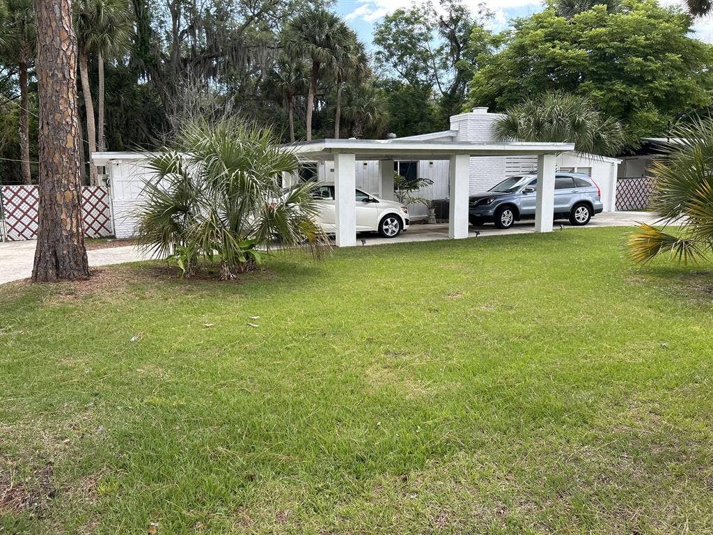 1 BD apt attached to main house