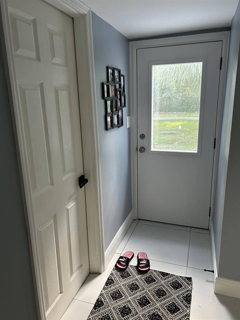 1 BD apt attached to main house