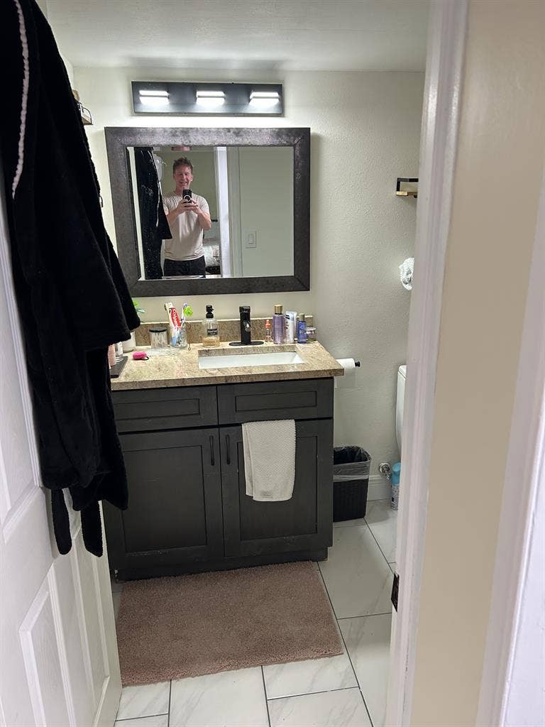 1 BD apt attached to main house