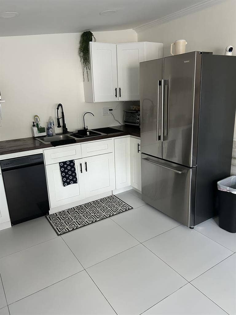 1 BD apt attached to main house