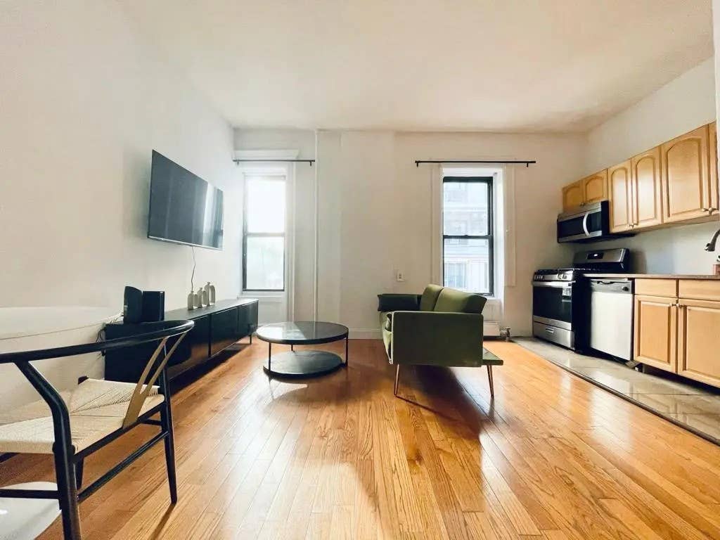 HUGE room I 6min to Central Park