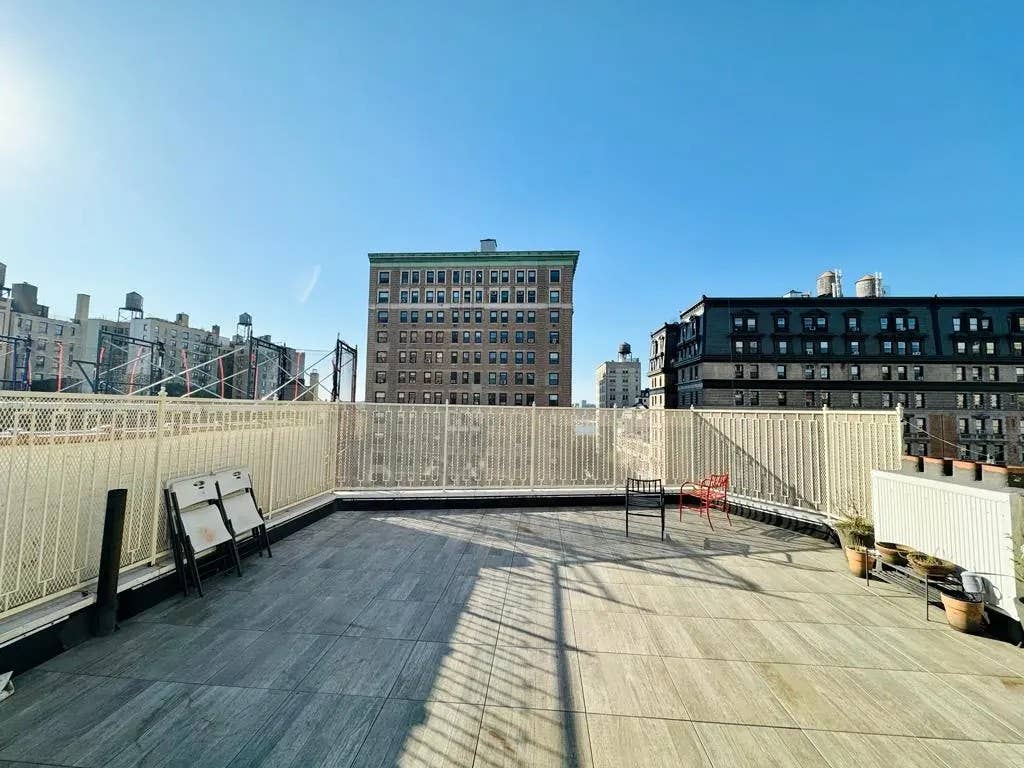 HUGE room I 6min to Central Park