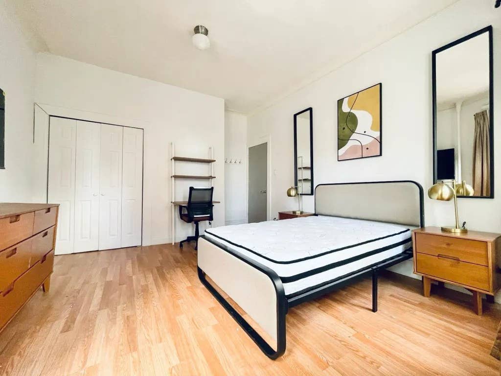 HUGE room I 6min to Central Park