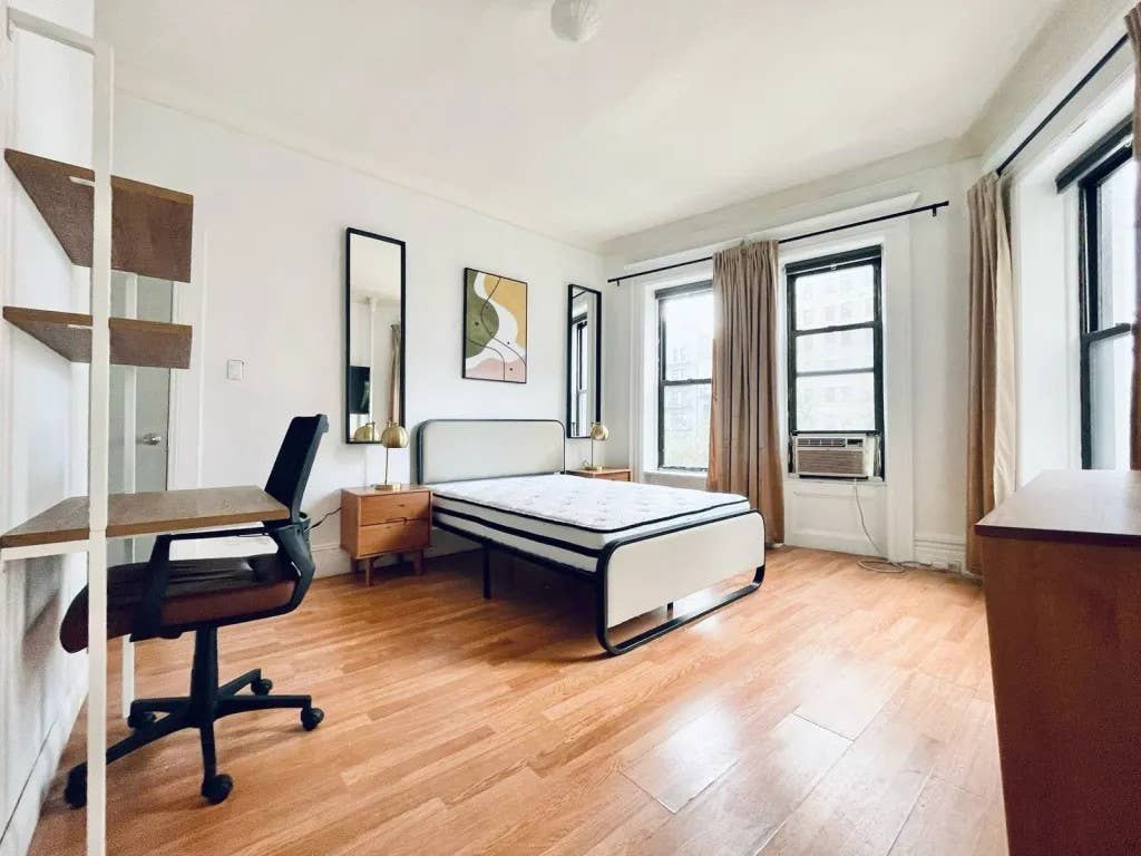 HUGE room I 6min to Central Park