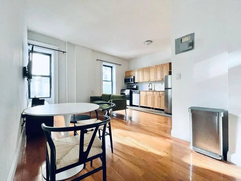 HUGE room I 6min to Central Park