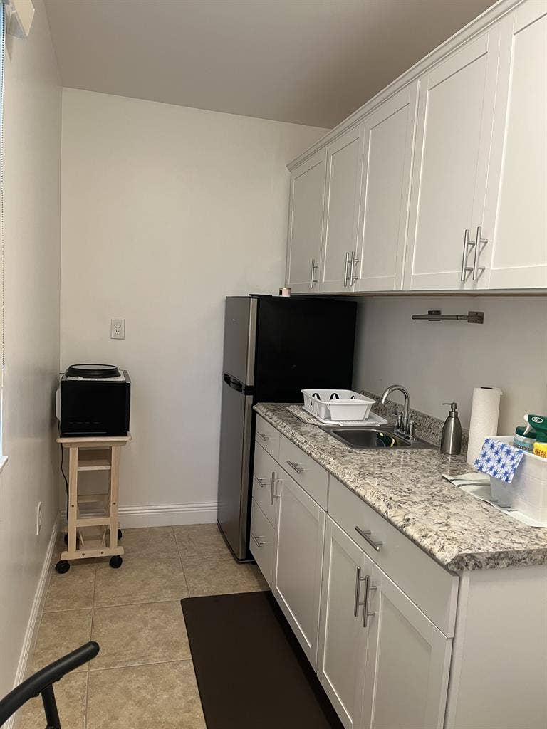 Beautiful CLEAN Efficiency for Rent