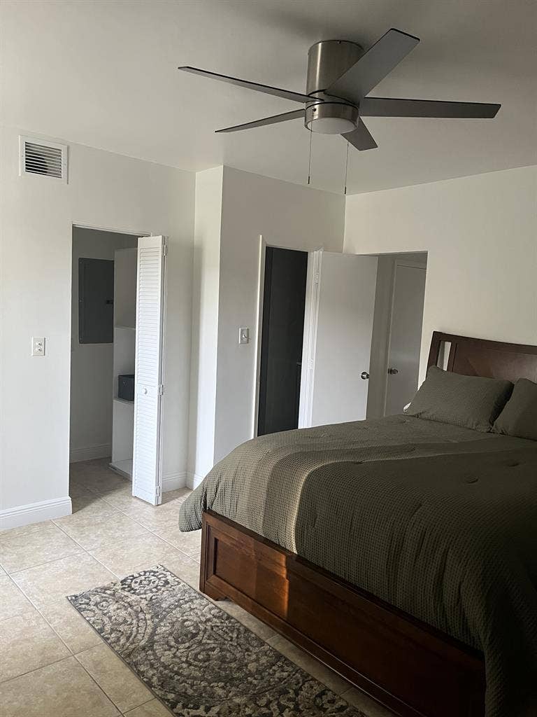 Beautiful CLEAN Efficiency for Rent