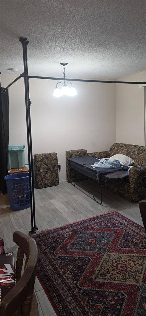 Space w/shared bathroom in 2br home