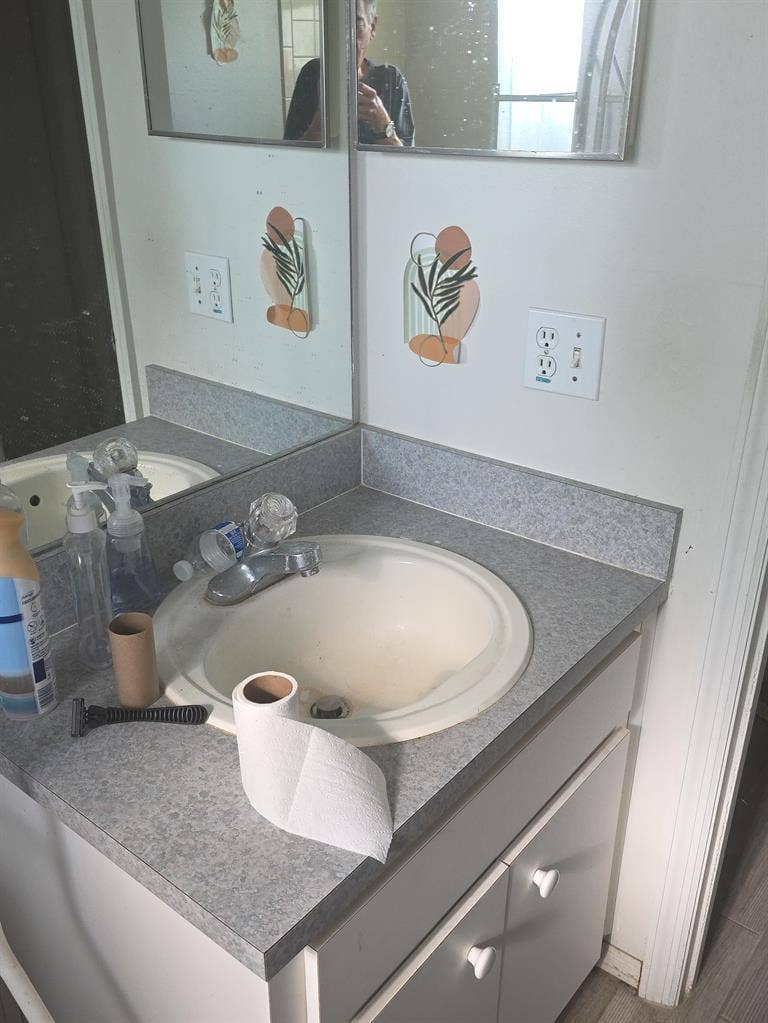 Space w/shared bathroom in 2br home