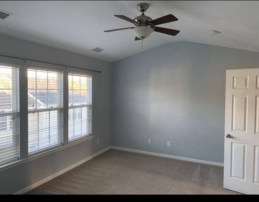 Roommate wanted Nov 2026