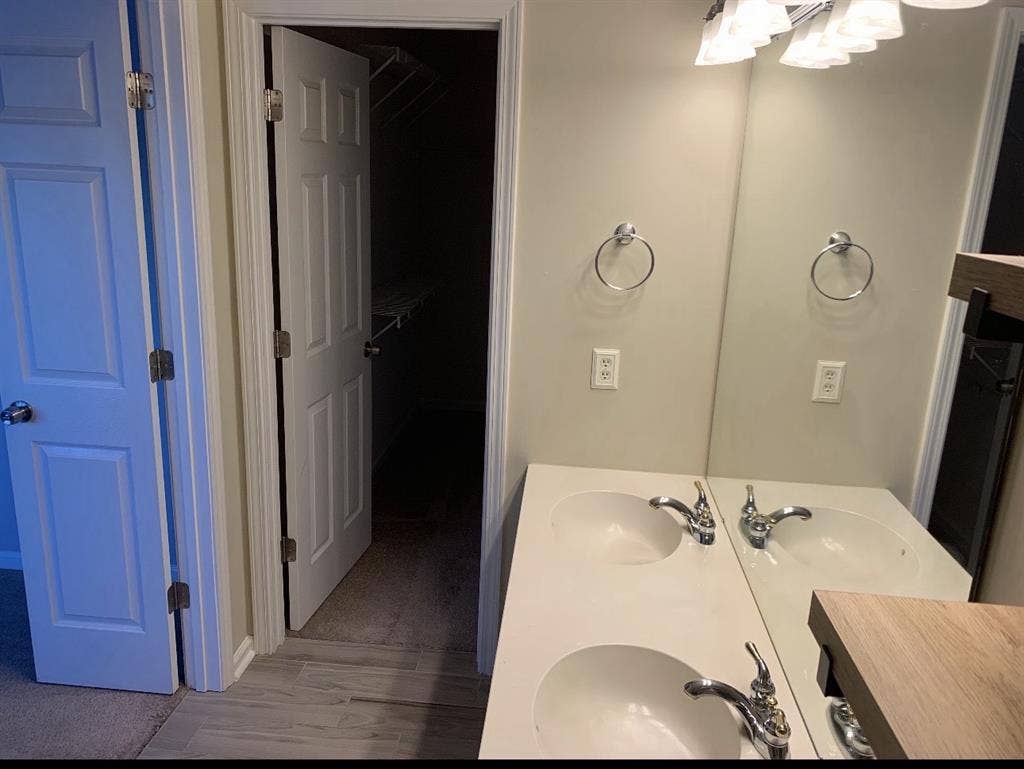 Roommate wanted Nov 2026