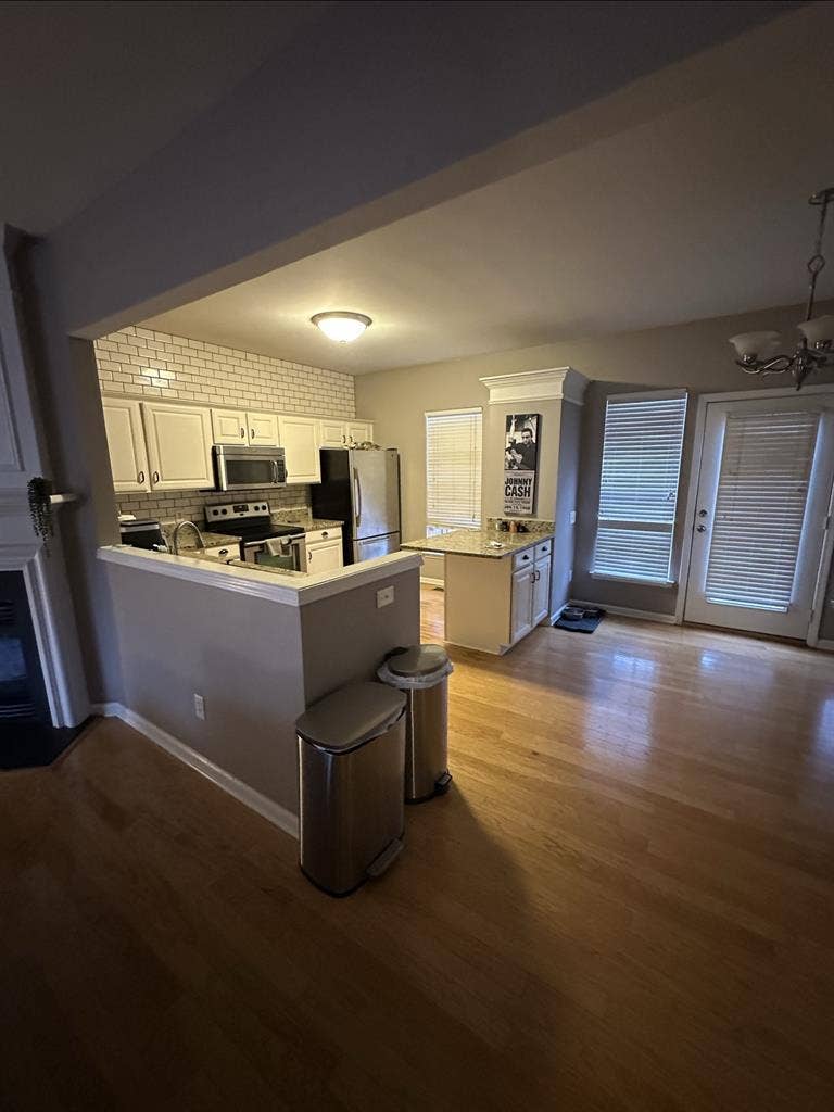 Roommate wanted Nov 2026