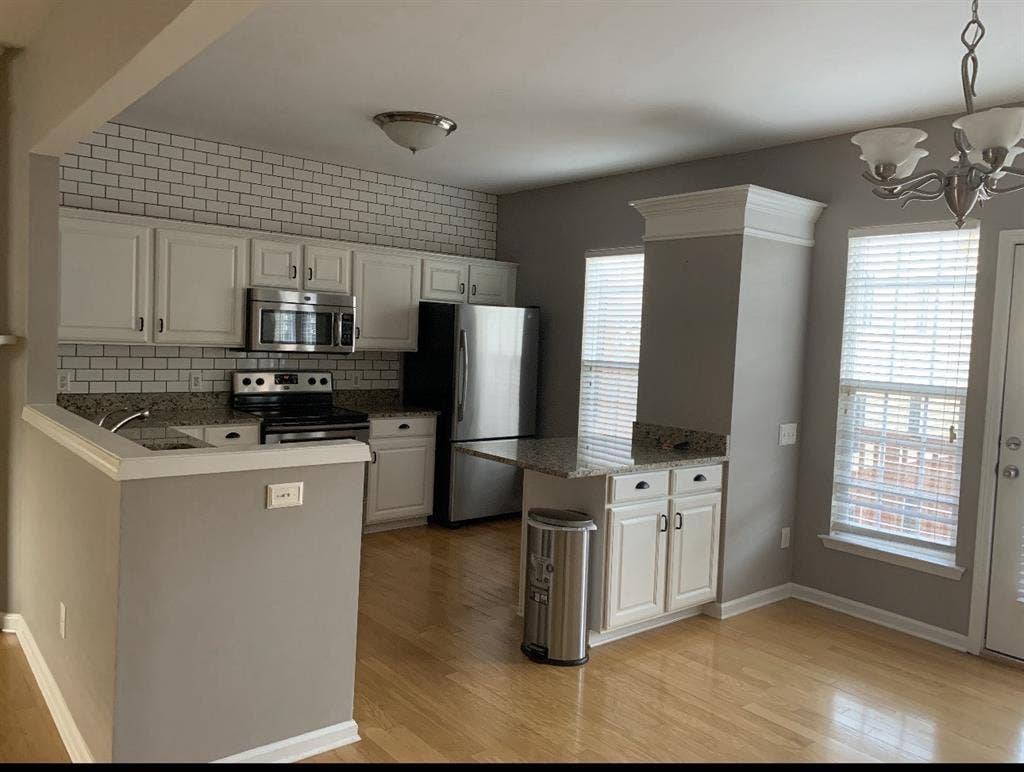 Roommate wanted Nov 2026