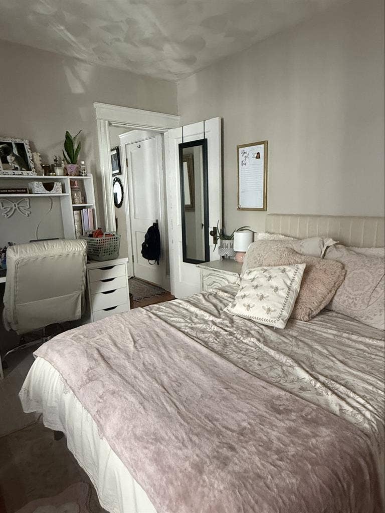 Private room in 3 BR apartment