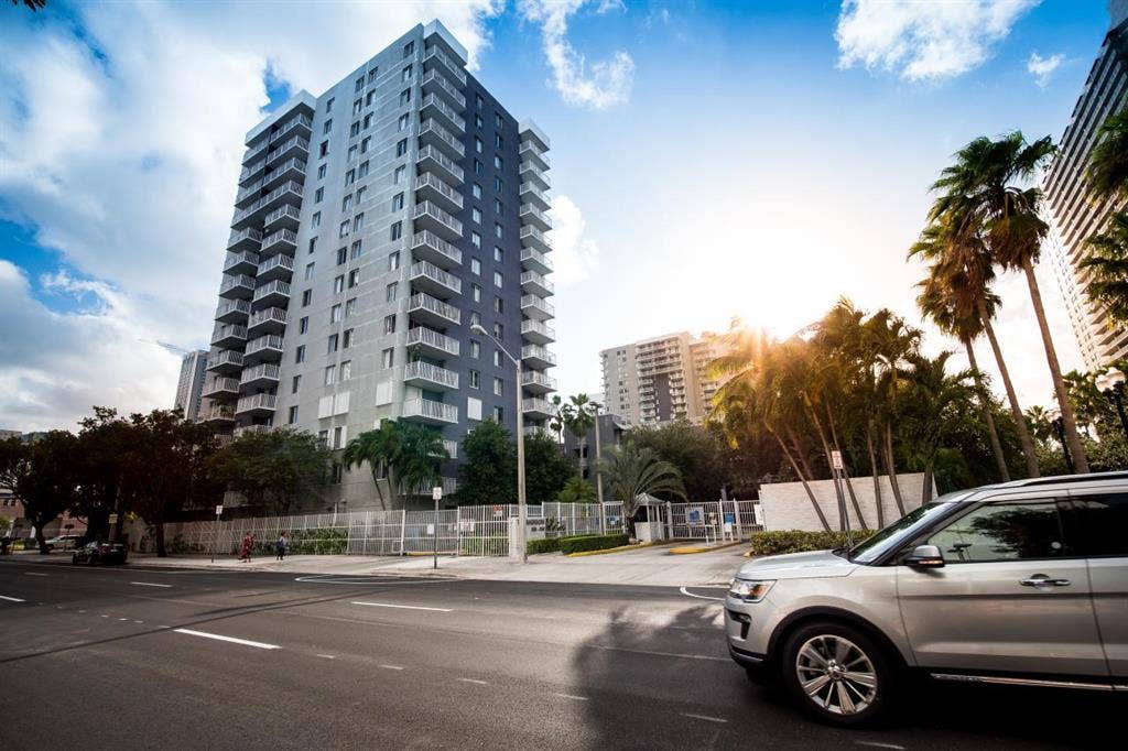 Downtown Condo-ton of amenities!