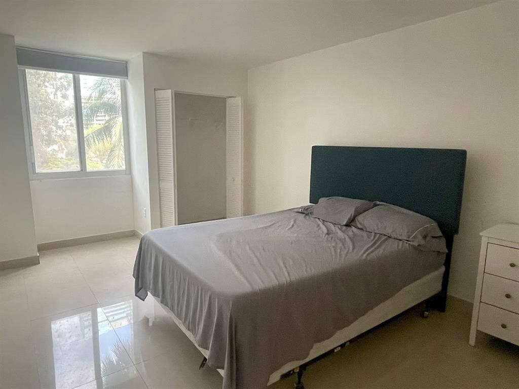 Downtown Condo-ton of amenities!