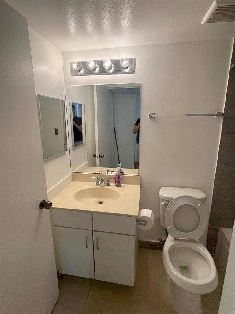 Downtown Condo-ton of amenities!