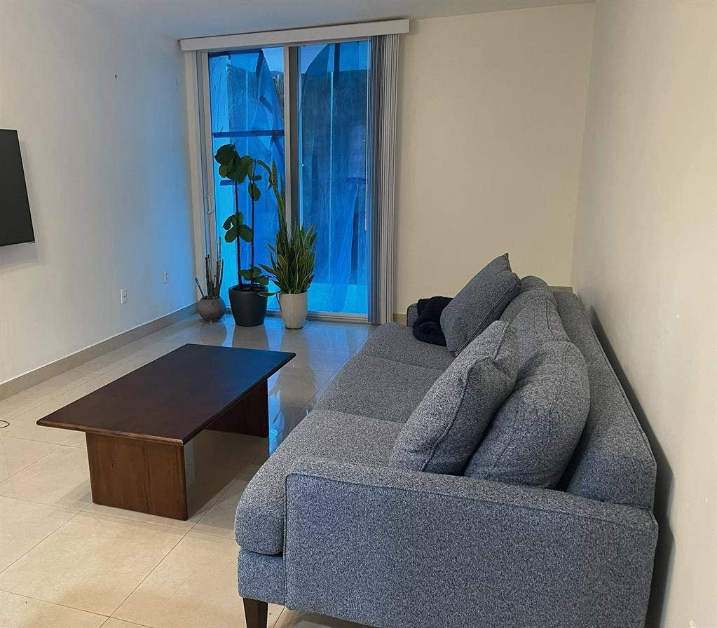 Downtown Condo-ton of amenities!
