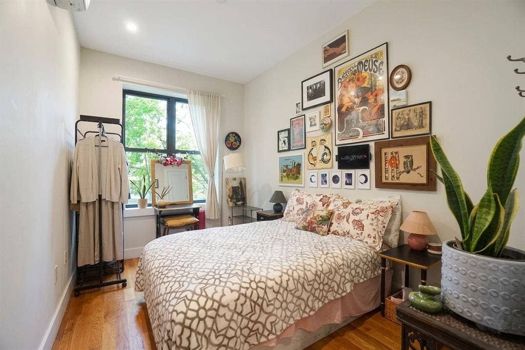 Roommate wanted Crown Hts. $1325