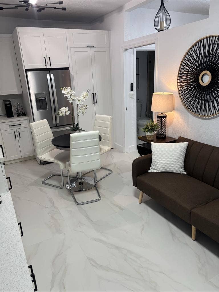 Modern Studio/1 bedroom Plantation