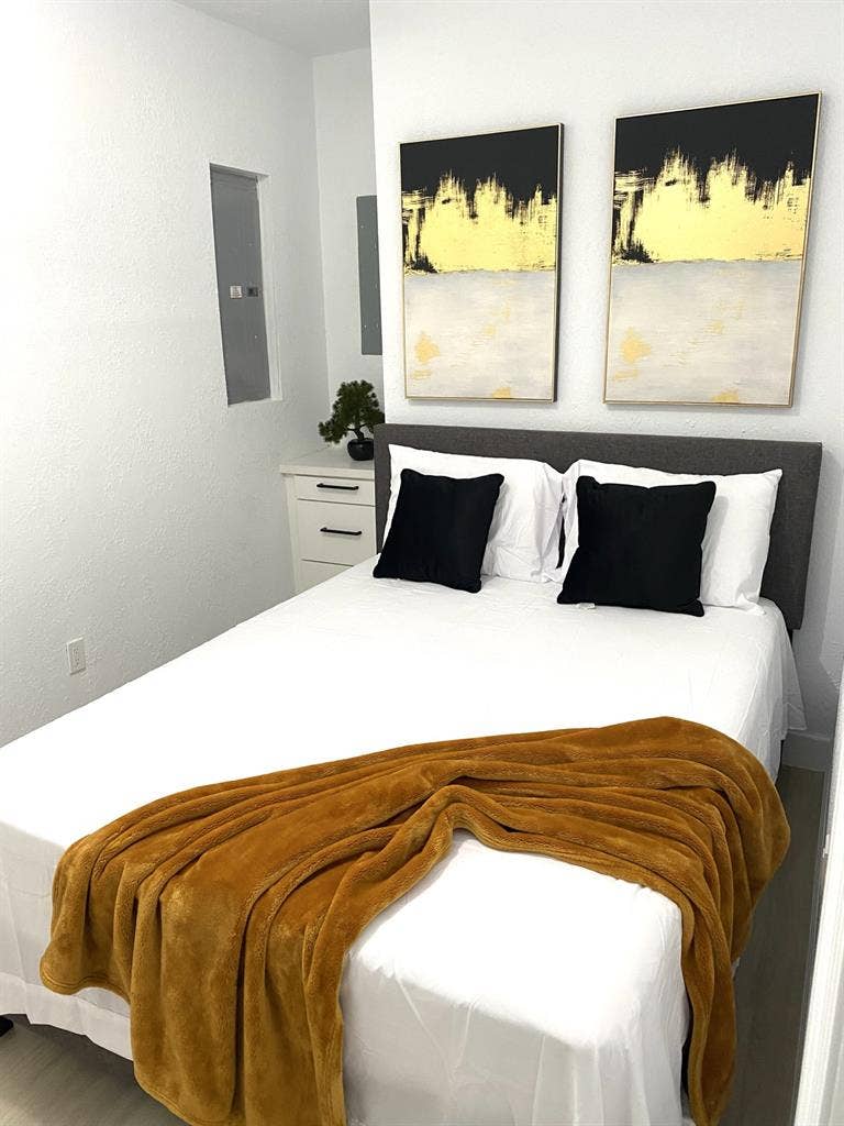 Modern Studio/1 bedroom Plantation