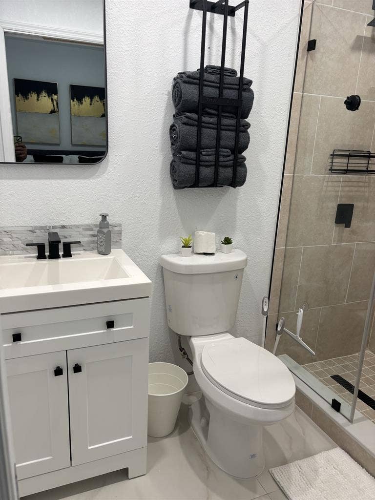 Modern Studio/1 bedroom Plantation
