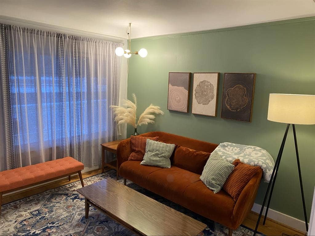 Need two roommates in shared house